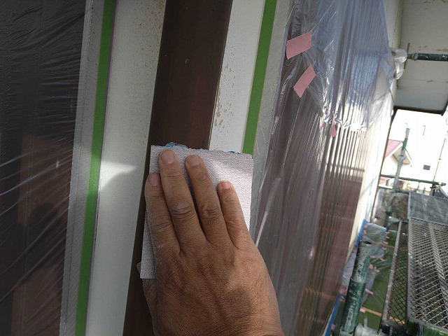 甲府市　外壁塗装工事　ケレン　格子　雨戸　破風カバー　鼻隠し　雨樋